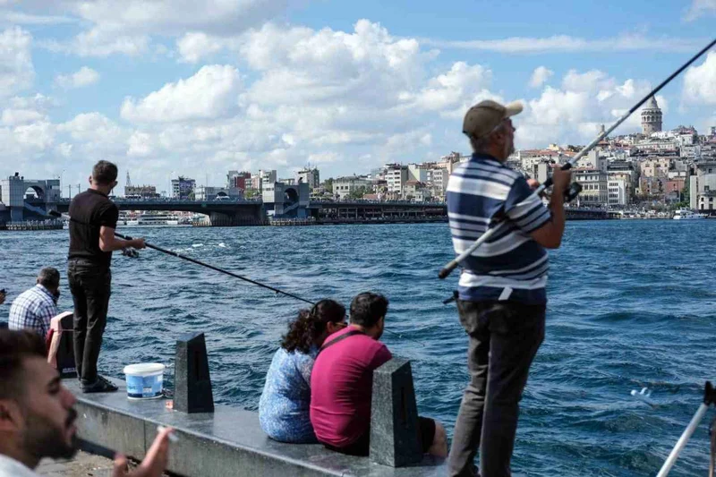  ماهیگیری روی پل گالاتا