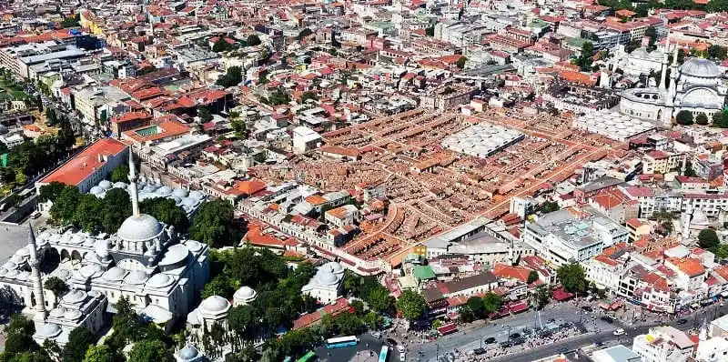 نمای مسجد بایزید در نزدیکی بازار بزرگ