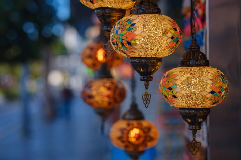 لوسترها و چراغ&zwnj;های رنگی موزاییکی عثمانی