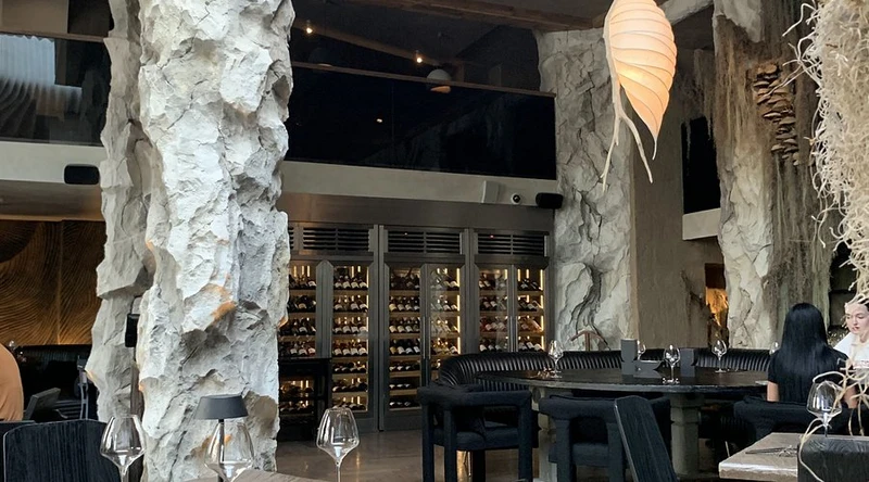 ضای شیک و مدرن رستورانهای فودکورت مرکز خرید هیستوریا