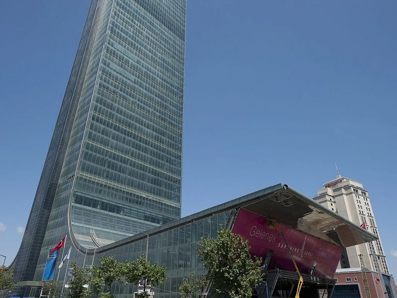 نمای جذاب تجاری و مسکونی سفیر