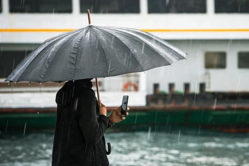 قدم&zwnj;زدن و عکاسی در کنار تنگه بسفر و لذت&zwnj;بردن از بارش باران بهاری&nbsp;