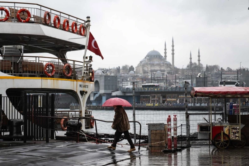  آب&zwnj;و&zwnj;هوای ابری و مرطوب استانبول در نزدیکی سواحل