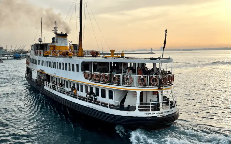 کشتی اسکله کادیکوی ترکیه