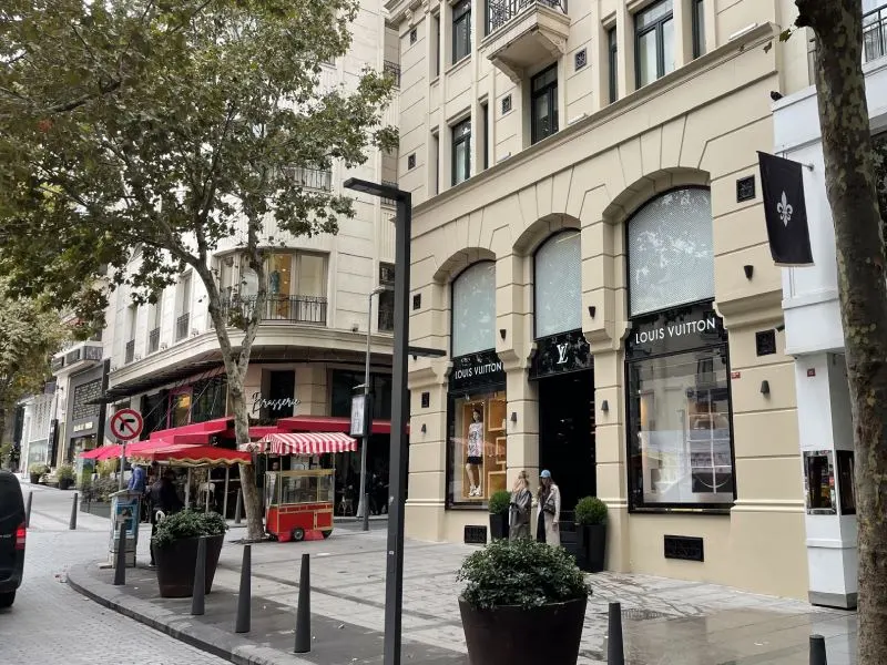 فروشگاه&zwnj;های برند و لوکس نیشانتاشی