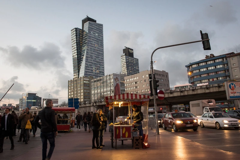 برج&zwnj;های بلند و مراکز تجاری شیشلی