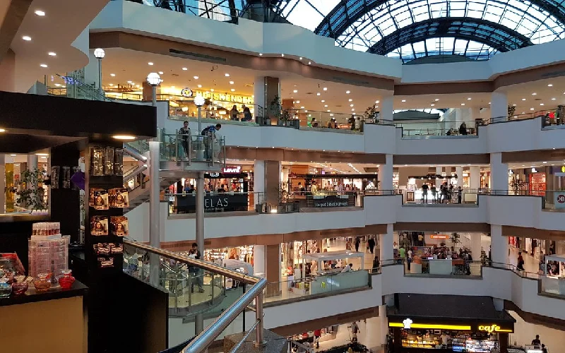  فضای داخلی مرکز خرید اولیویوم