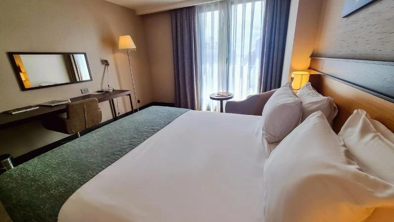 اتاق&zwnj;های استاندارد هتل پورت بسفروس انتخابی عالی برای مسافرانی است که به دنبال اقامتی راحت با امکانات مدرن هستند.