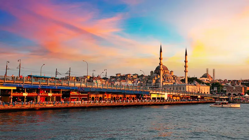 پل گالاتا روی شاخ طلایی استانبول