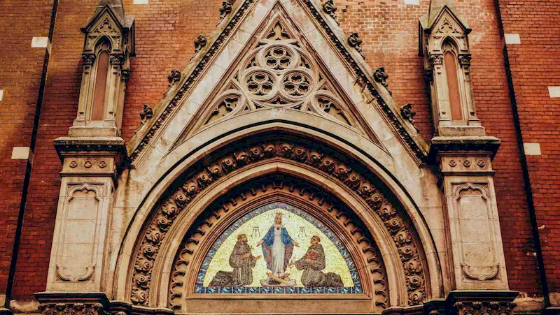 موزاییک کاری سردر کلیسای سنت آنتوان استانبول