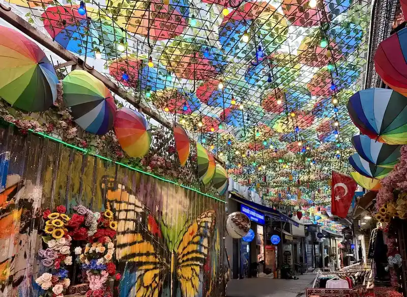  خیابان چترهای استانبول در کاراکوی