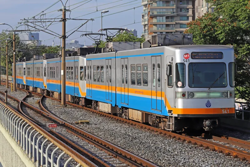 دسترسی آسان به بسیاری از مراکز توریستی شهر با استفاده از مترو M1A