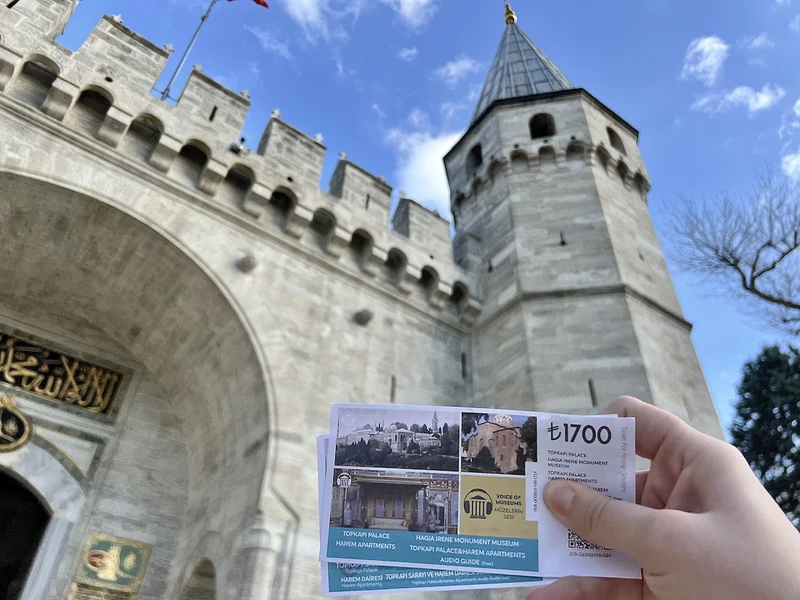 بلیط کاخ توپکاپی و حرمسرا جداست؛ بلیط ترکیبی حدود ۲۴۰۰ لیر.