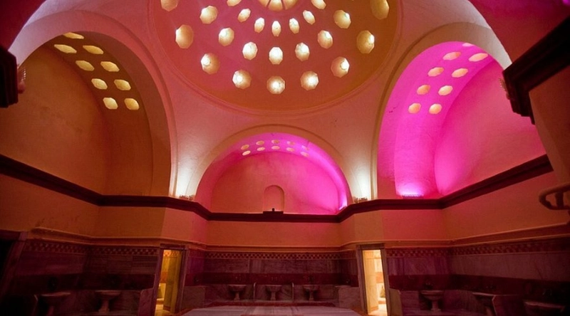  نمای جذابی از محیط داخلی حمام سنتی گالاتاسرای استانبول