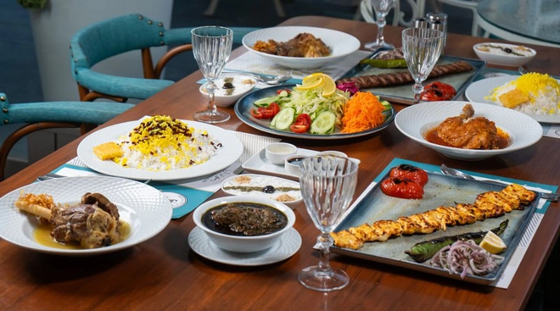 تنوع بینظیری از غذاهای اصیل ایرانی در رستورانهای آکسارای
