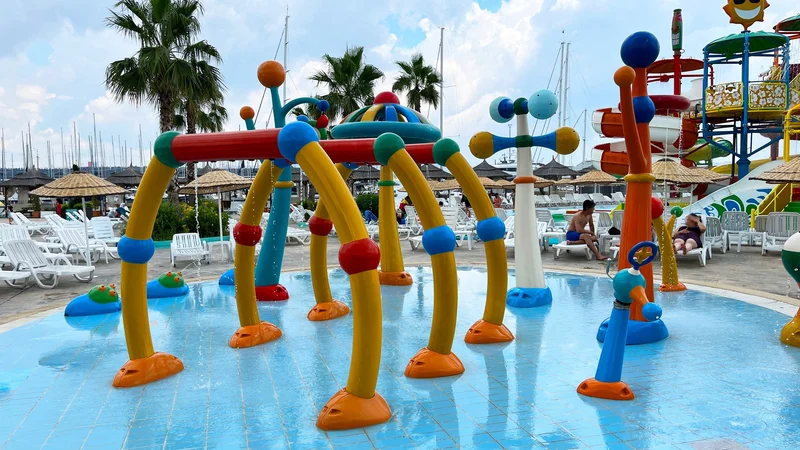 بخش کودکان پارک آبی آکوا کلاب دلفین