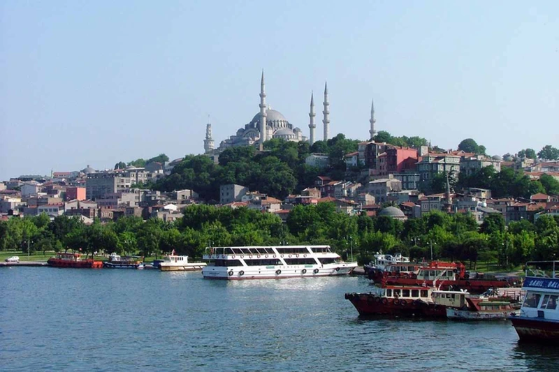 تجربه لذتبخش قایقسواری در مسیر رسیدن به محله فنر و بالات استانبول