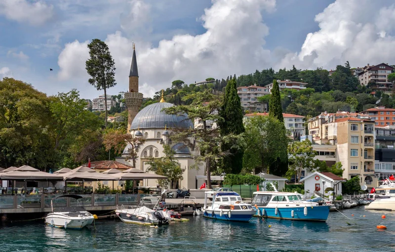 نمای مسجد ببک از تنگه بسفر