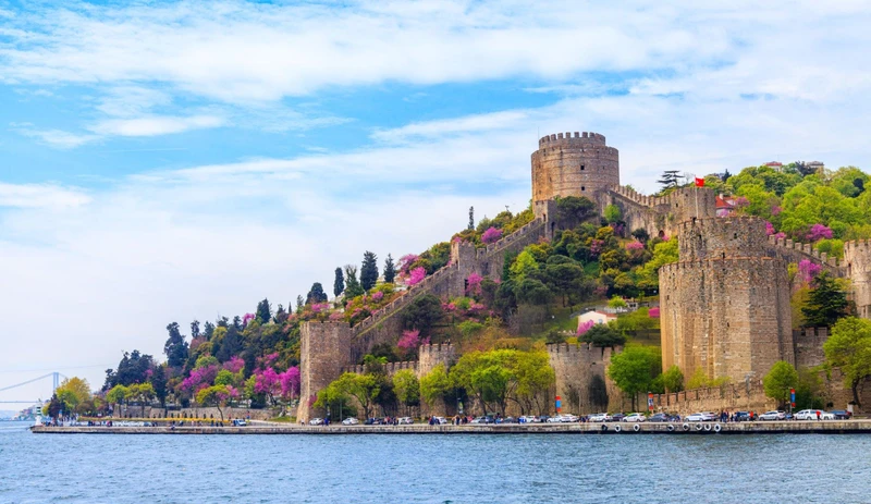 قلعه روملی حصار در کنار تنگه بسفر