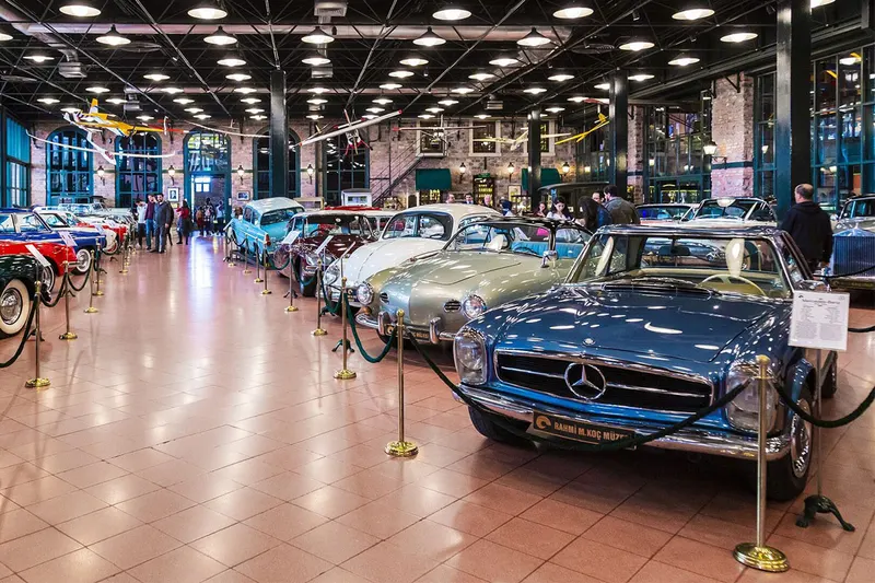بخش خودروهای کلاسیک در موزه رحمی کوچ استانبول