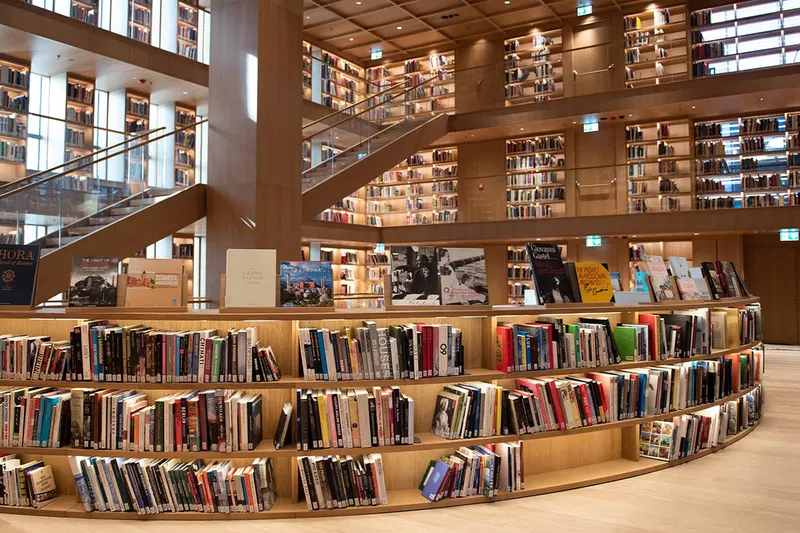 فضای داخلی کتابخانۀ مرکز فرهنگی آتاتورک