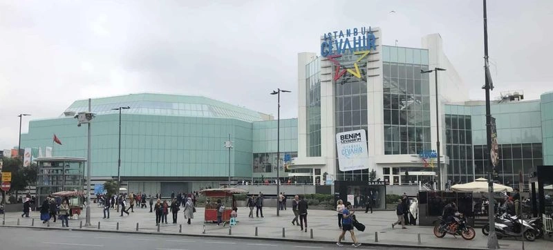 بعد از گشت&zwnj;وگذار در محله&zwnj;های قدیمی استانبول نوبت به یکی از مناطق لوکس و مدرن آن می&zwnj;رسد. اگر به دنبال خرید از بوتیک&zwnj;های لوکس و مراکز خرید مدرن در استانبول هستید، منطقه شیشلی دقیقا جایی است که باید از آن دیدن کنید.