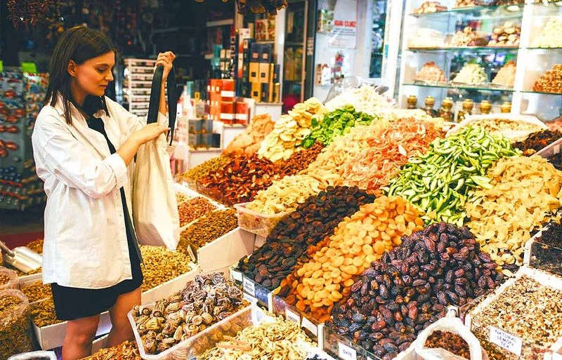 بازار ادویه (بازار مصری&zwnj;&zwnj;ها)، یکی از جذاب&zwnj;ترین جاهای دیدنی استانبول قسمت اروپایی است. همان&zwnj;طور که از نام آن می&zwnj;توان متوجه شد این بازار با فروش ادویه&zwnj;های رنگارنگ و سوغاتی&zwnj;های خوراکی دیگر معروف شده است.