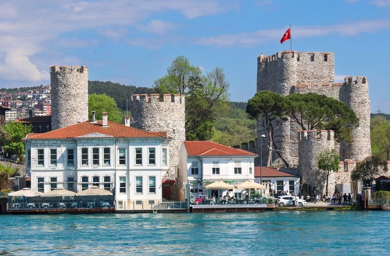 قلعه روملی حصاری، یکی از قدیمی&zwnj;ترین قلعه&zwnj;های تاریخی استانبول در تمام دوران بود که توسط سلطان مهمت فاتح در مدت چهار ماه برای فتح قسطنطنیه ساخته شد.