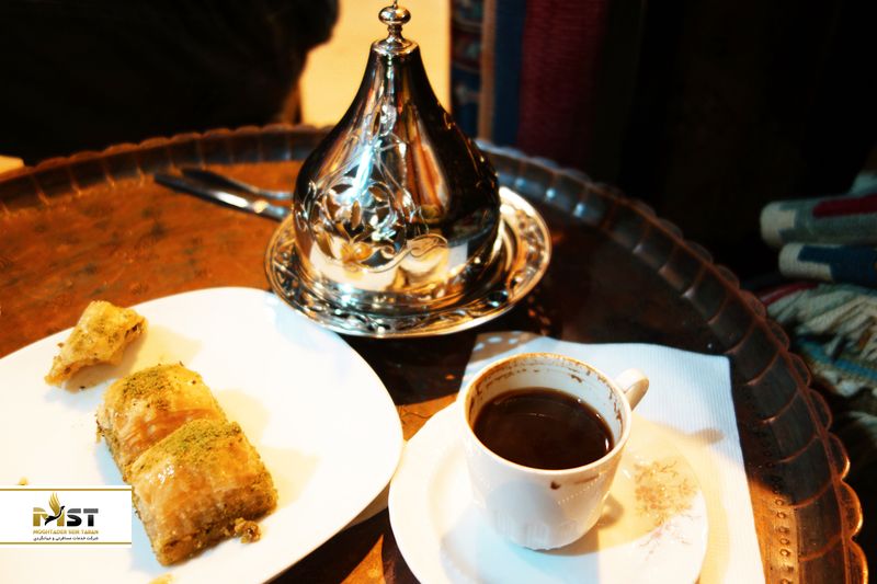 ادهم تزچاکار قهوهخانه در بازار استانبول