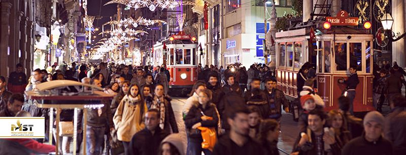 خیابان&zwnj;گردی در کریسمس استانبول