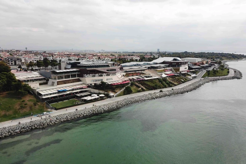  نمای مرکز خرید فلوریا استانبول و دسترسی آسان آن به ساحل فلوریا