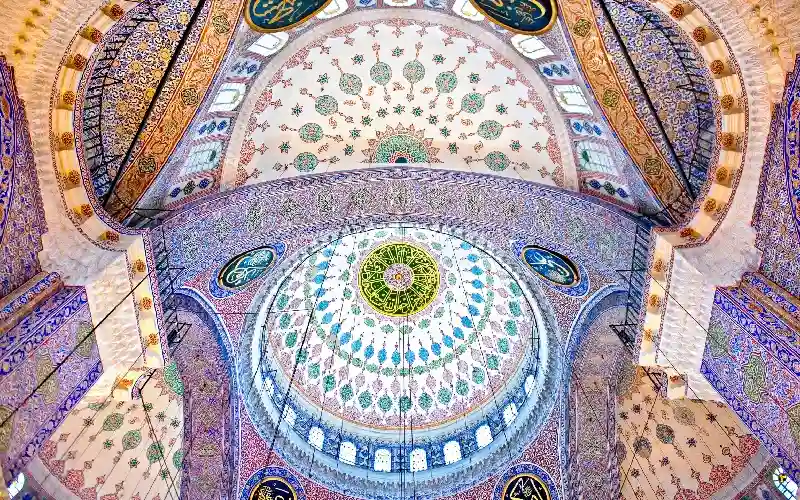 فضای داخلی مسجد آبی