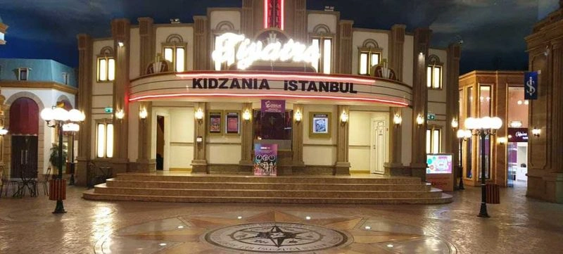 اگر به دنبال تفریحات آموزشی برای کودکان هستید و در ضمن، می&zwnj;خواهید که حسابی به آن&zwnj;ها خوش بگذرد، کیدزانیا را از یاد نبرید. این مجموعه که برای کودکان در تمام سنین تا نوجوانی برنامه&zwnj;های جالبی دارد، سفر بچه&zwnj;ها به استانبول را فراموش&zwnj;نشدنی می&zwnj;کند و می&zwnj;تواند یکی از تفریحات آموزشی برای کودکان در استانبول باشد.
