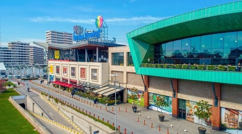 نمای بیرونی مرکز خرید فروم استانبول