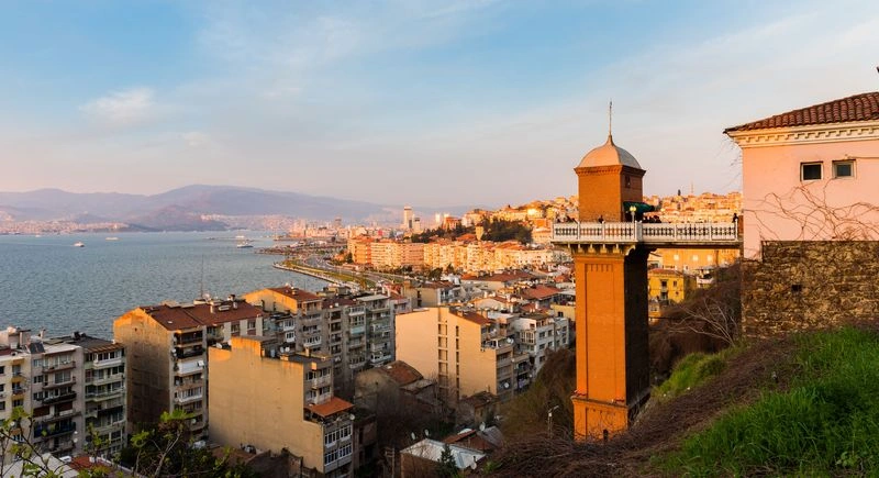 آسانسور تاریخی ازمیر&nbsp; (İzmir Historical Elevator Building)