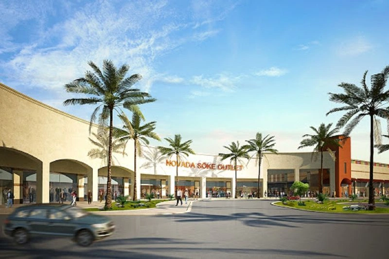 مرکز خرید سوکه، معروف به Novada Outlet Söke از دیگر جاهای دوست داشتنی برای خرید در این شهر ساحلی است. سوکه گزینهای مناسب برای کسانی است که دوست دارند از یک مرکز خرید مدرن و لوکس خرید کنند. باید بگوییم که این مکان در فاصله تقریبا ۴۰ دقیقهای از مرکز شهر و در مسیر بین کوشآداسی و بودروم قرار دارد؛ البته دسترسی به آن اصلا پیچیده نیست و میتوانید با استفاده از وسایل حملونقل عمومی کوشآداسی به راحتی به آنجا بروید.