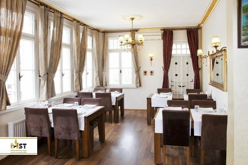 نالیا یکی از محبوب&zwnj;ترین رستوران&zwnj;های غذای دریای سیاه در استانبول است که در سراسر این شهر سه شعبه فعال در بستانچی، کورتکوی و گونشلی دارد. این رستوران غذاهای محلی دریای سیاه را به لذیذترین و سالم&zwnj;ترین شکل ممکن سرو می&zwnj;کند و فضایی بسیار راحت و جادار فراهم کرده که می&zwnj;توانید به آن بروید و به استراحت بپردازید. اگر می&zwnj;خواهید در سفر با تور ترکیه غذاهای دریای سیاه را امتحان کنید حتما به رستوران نالیا در بستانچی بروید.