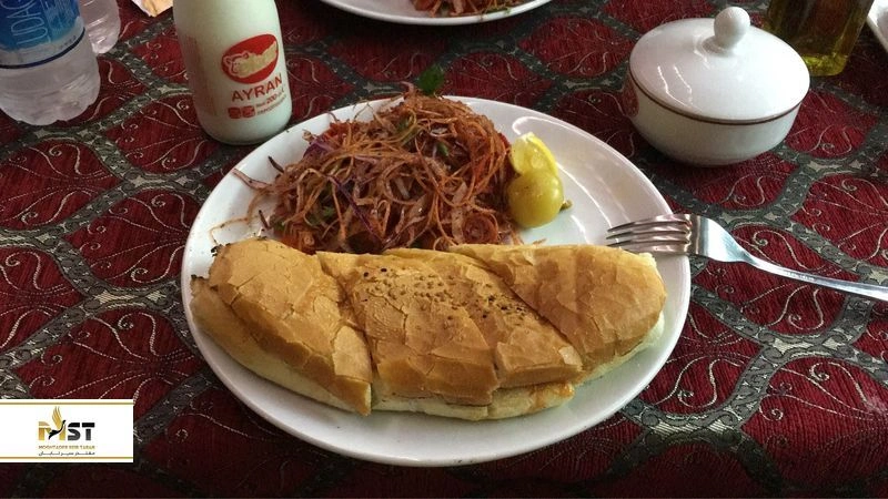 رستوران Kilisli Fiko از سال ۱۹۸۱ در کادیکوی میزبان مشتریان و بازدیدکنندگان تور ترکیه است. کیلیسلی فیکو یکی از معروف&zwnj;ترین رستوران&zwnj;هایی است که طعم&zwnj;های بی&zwnj;نظیر غذاهای آناتولی شرقی را سرو می&zwnj;کند. البته منوی آن کامل نیست، اما همان گزینه&zwnj;هایی که در نظر گرفته شده بهترین هستند و طعم فوق&zwnj;العاده&zwnj;ای دارند.