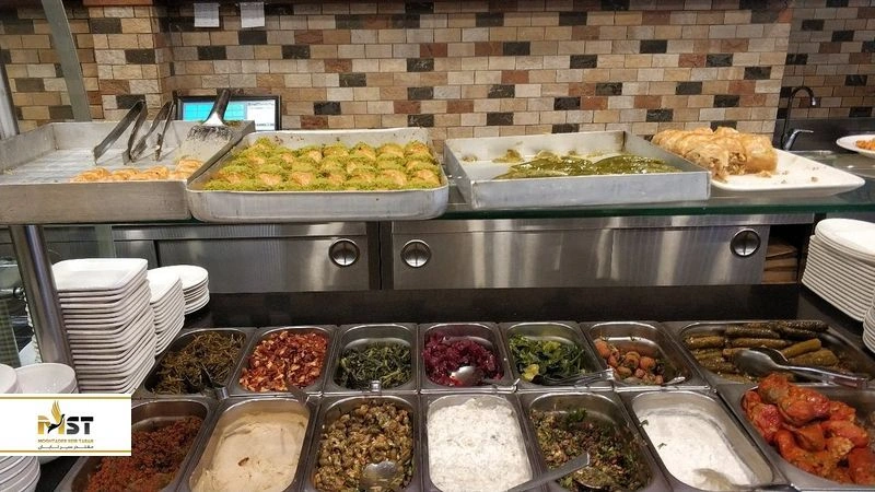 چیا سوفراسی یکی از بی&zwnj;نظیرترین رستوران&zwnj;های استانبول است که در آن می&zwnj;توانید غذاهای محلی ترکیه مخصوص ناحیه آنتپ را به خوشمزه&zwnj;ترین و دلخواه&zwnj;ترین حالت ممکن نوش جان کنید. بورانی، سوسیس گوسفندی شکم پر و انواع مختلفی از کباب&zwnj;ها از مهم&zwnj;ترین غذاهای سنتی ترکیه هستند که باید در این رستوران امتحان کنید. این رستوران در محله معروف کادیکوی استانبول واقع شده و طرفداران بسیاری به خود جذب کرده است.