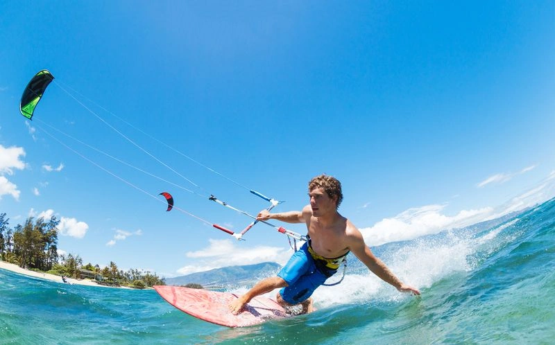 پوکت بهشت علاقه&zwnj;مندان به ورزش&zwnj;ها و تفریحات آبی است.