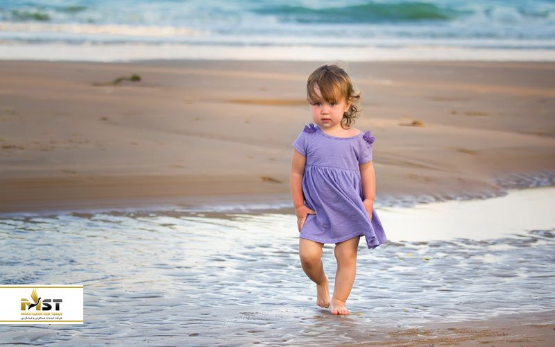 کودک در ساحل