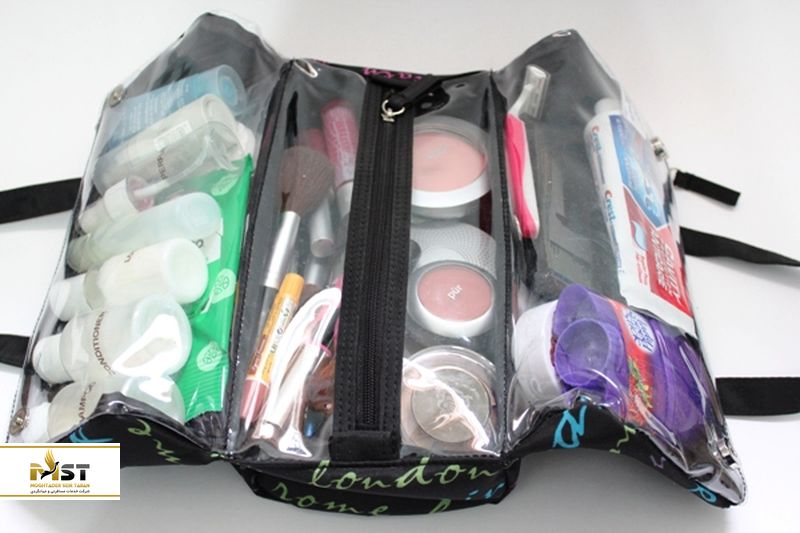 وسایل آرایشی را در طبقه میانی چمدان بگذارید