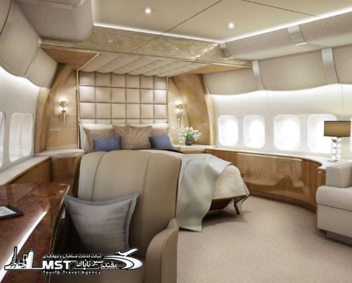 This_high_tech_747_lux