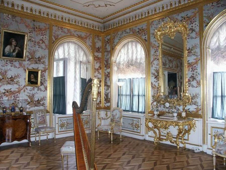 با کاخ و باغ پترهوف در روسیه آشنا شوید 726333346407275102a